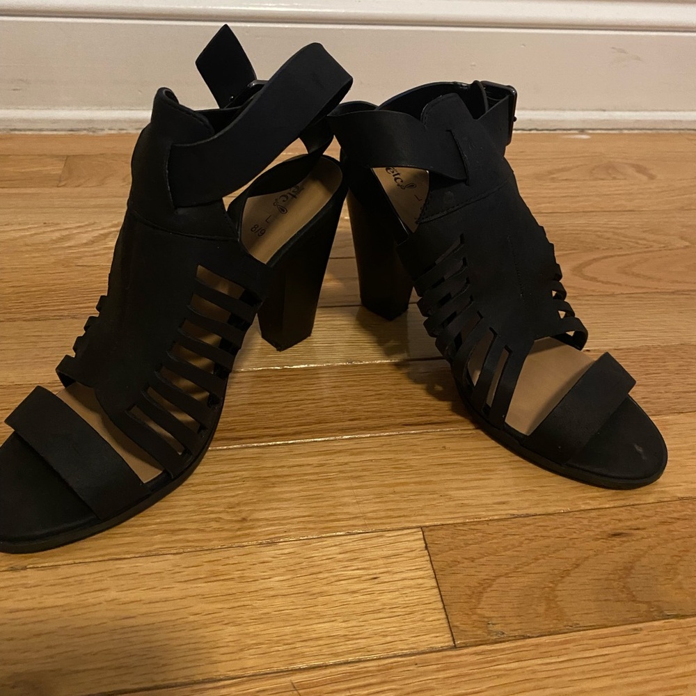 Rue21 Black Strappy Block Heel Sandals